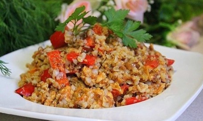 Гречневая каша с болгарским перцем и фаршем