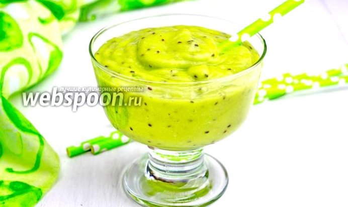 Банановый смузи с авокадо и киви