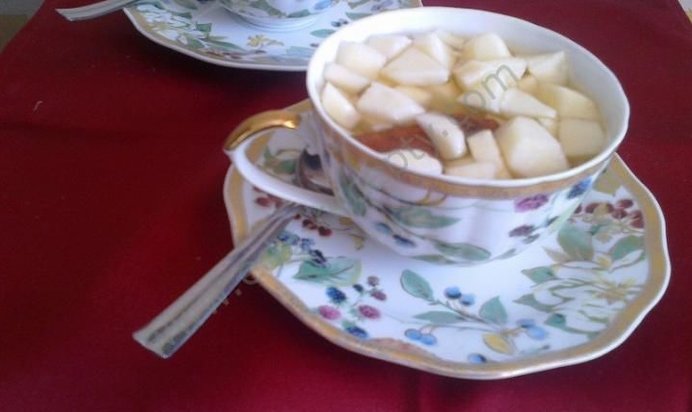 Чай с яблоками и корицей