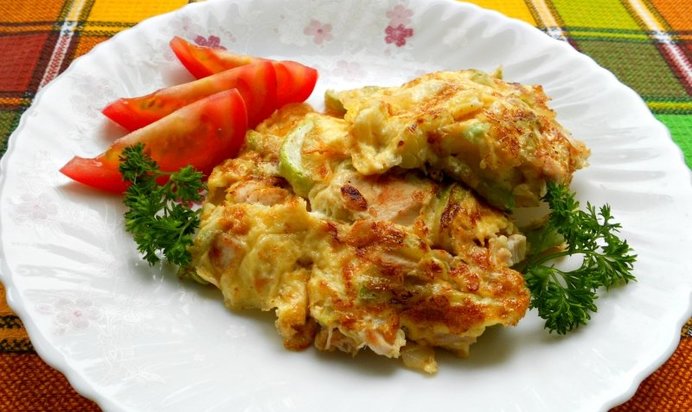 Омлет с курицей и кабачками