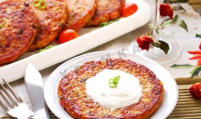 Рыбные оладьи с овощами