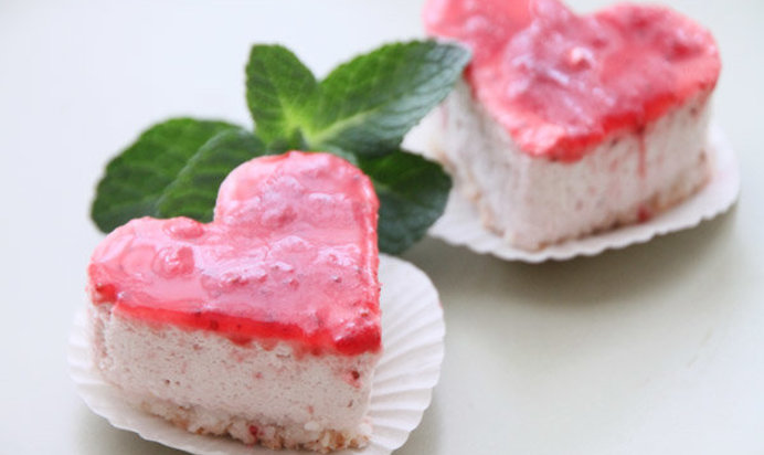 Кокосово-клубничное пирожное