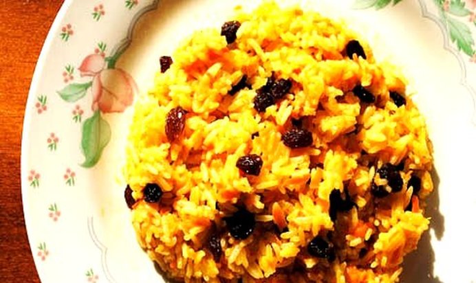 Сладкий плов с изюмом