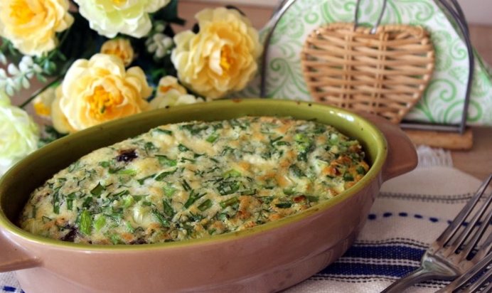 Зеленый омлет с брокколи, шампиньонами и кускусом