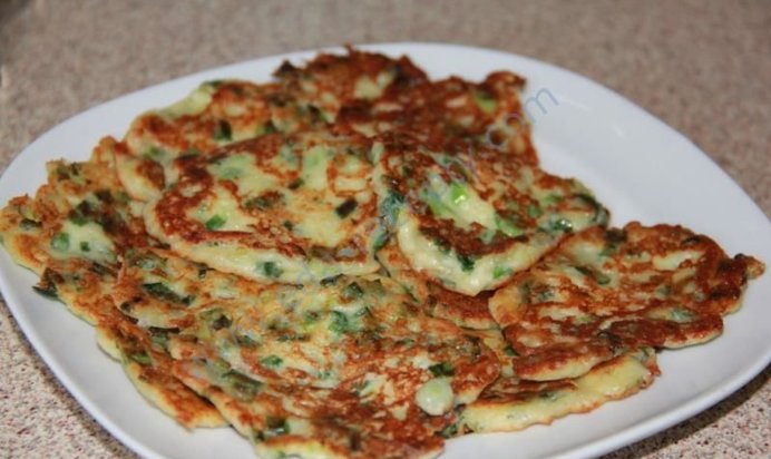 Оладьи с зеленым луком и сыром