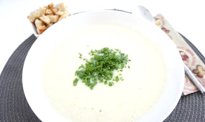 Чесночный суп с гренками