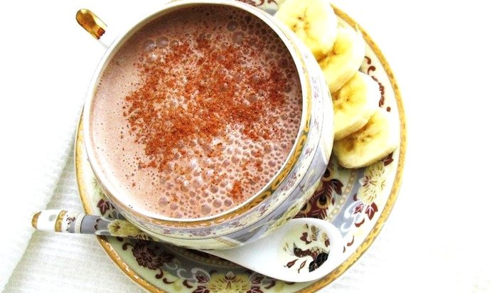 Шоколадно-банановый коктейль с медом