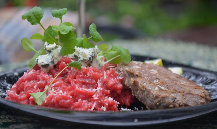 Ризотто со свеклой и стейками