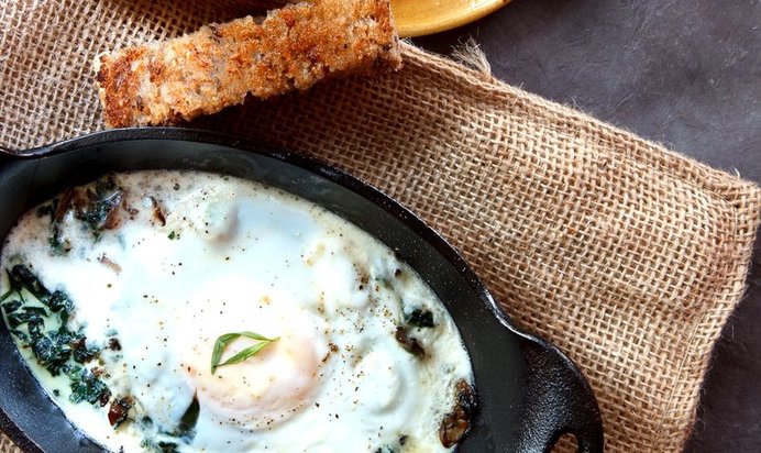 Яичница со шпинатом и грибами в духовке