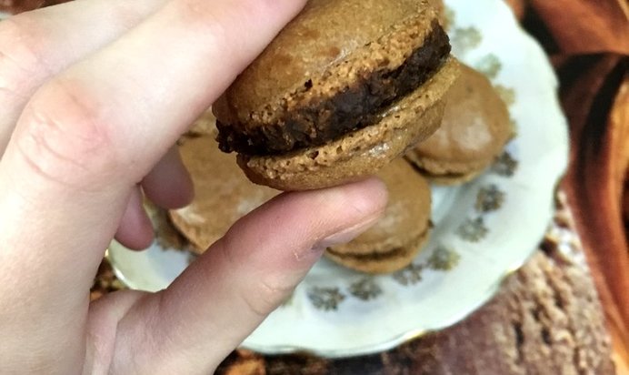 Пирожные макарон на миндальной муке