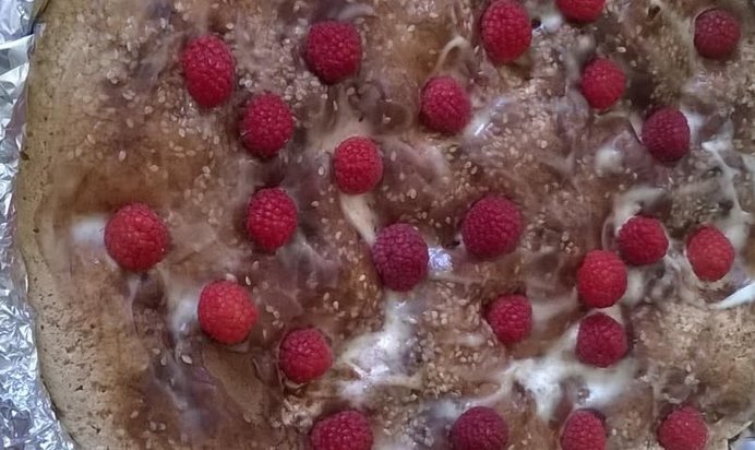 Шарлотка с персиками