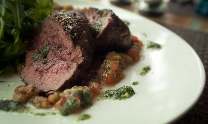 Стейк Миланзане с тартаром из овощей