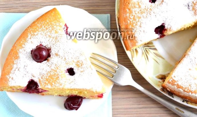 Шарлотка с вишней