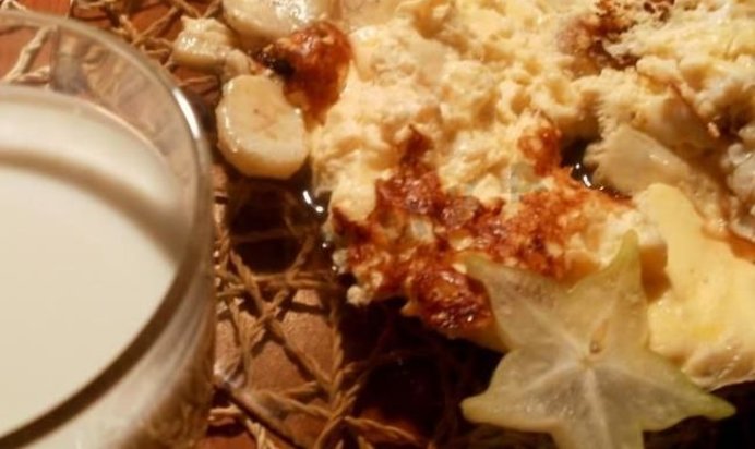 Сладкий омлет с бананами и карамболой