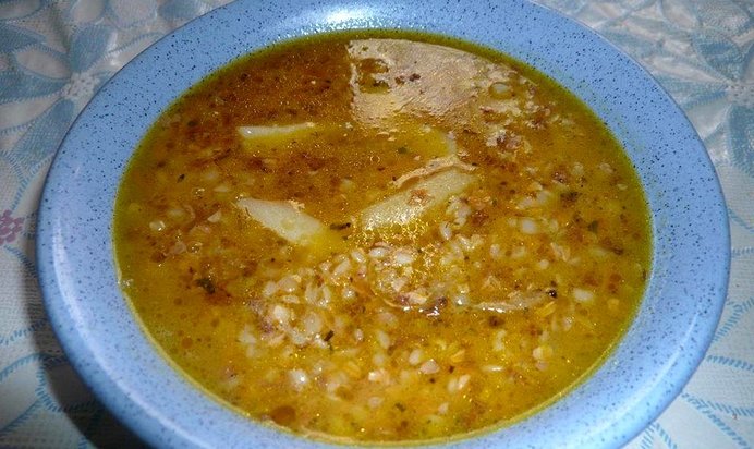 Густой гречневый суп на курином бульоне