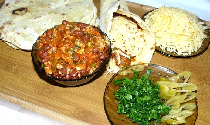 Тортилья с мясным фаршем и фасолью
