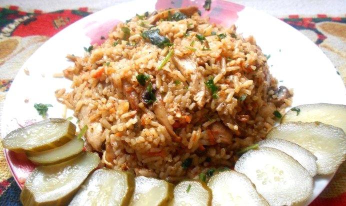 Плов с курицей и грибами по-домашнему