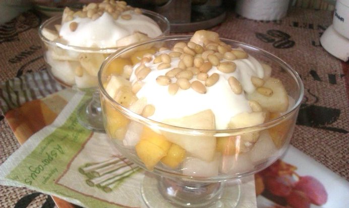 Фруктовый салат-коктейль