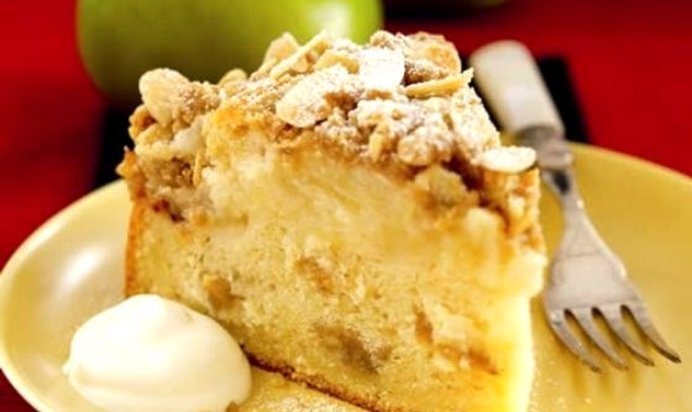 Шарлотка с яблоками в скороварке