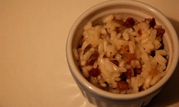 Рисовая каша с изюмом