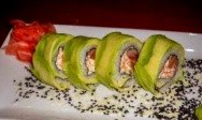 Суши с авокадо