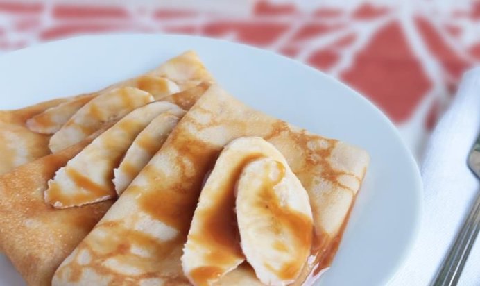 Блинчики с бананом и карамелью