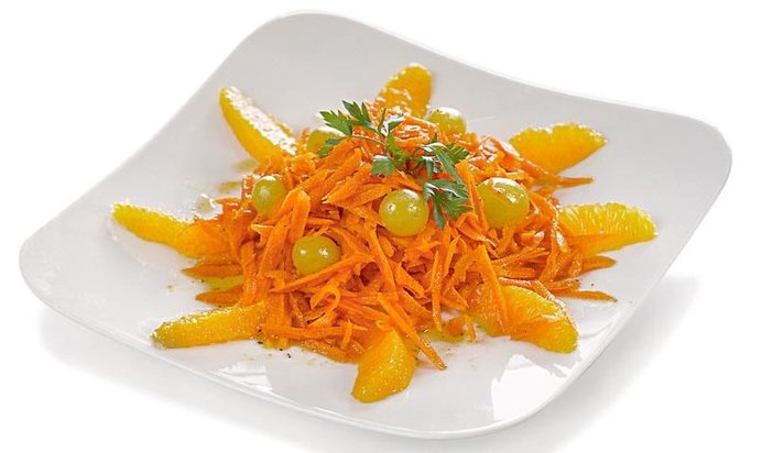 Салат из моркови с апельсинами и виноградом