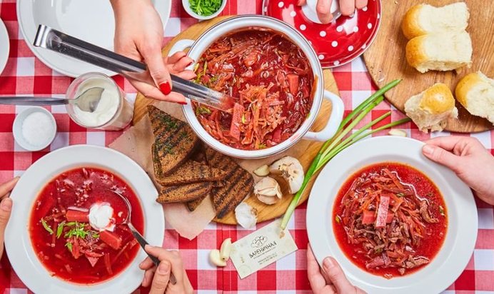 Традиционный борщ с фасолью и говядиной