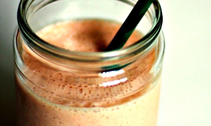 Бананово-клубничный смузи