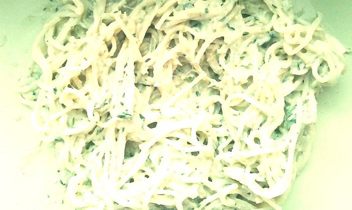 Паста с бешамелем и соусом песто