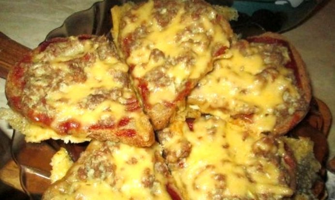 Бутерброды с фаршем в духовке