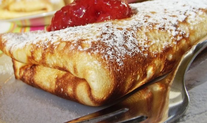 Блины с творогом и изюмом