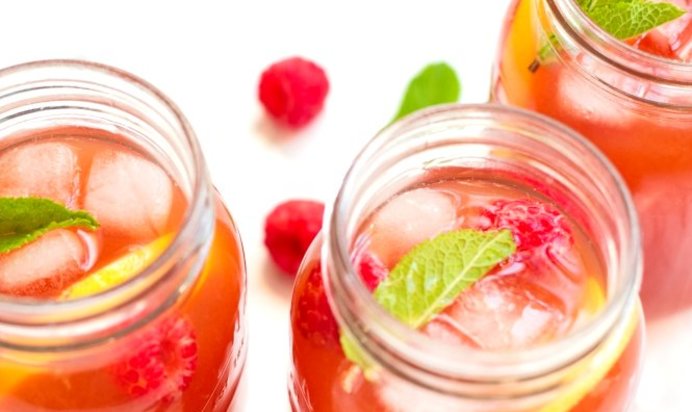 Чай с малиной и мелиссой