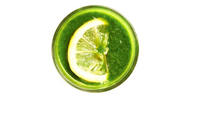 Зеленый смузи со шпинатом