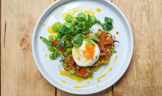 Оладьи с кабачками и красной икрой