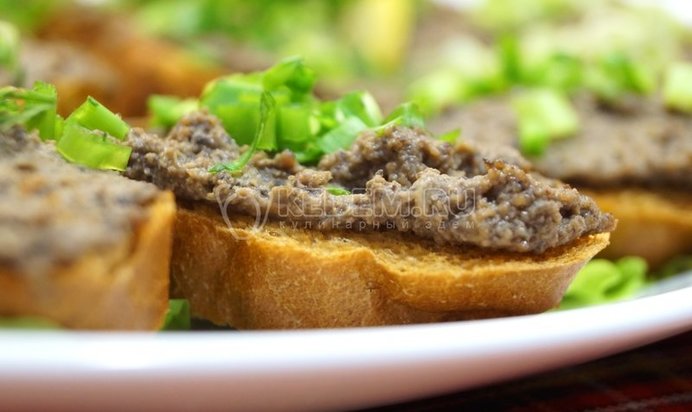 Копченый лосось с гуакамоле