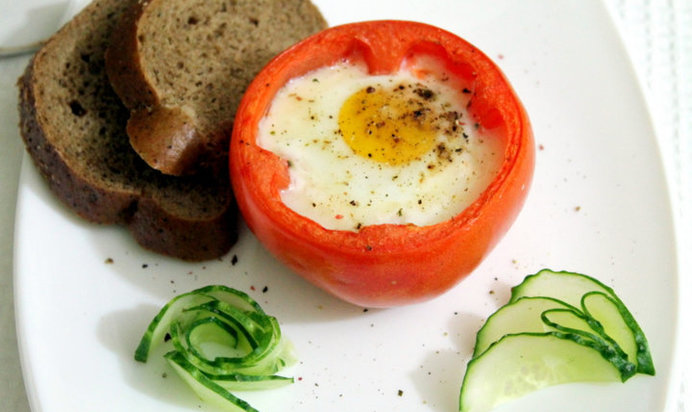 Яичница в помидорах