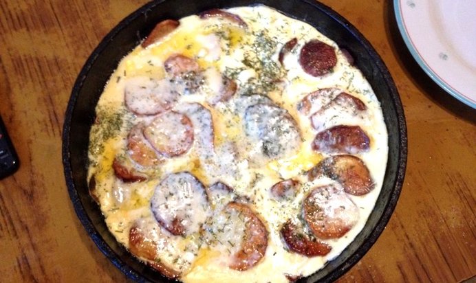 Яичница с картофелем и сыром