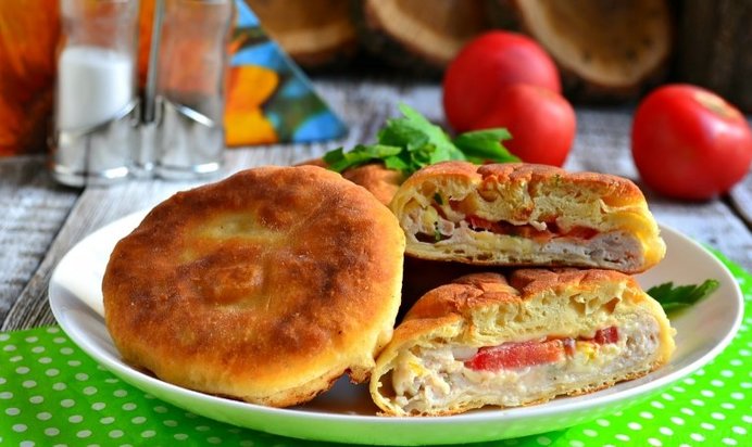 Лепешки с куриным фаршем и брынзой