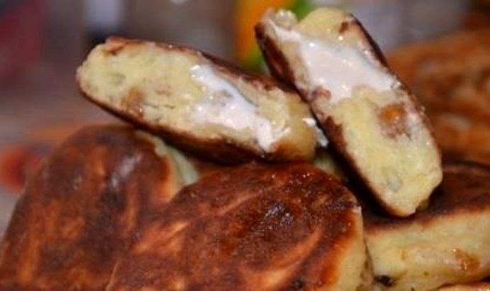 Сырники с черешней и жидкой начинкой