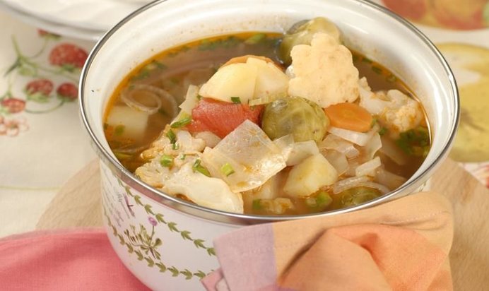 Щи с брюссельской и цветной капустой