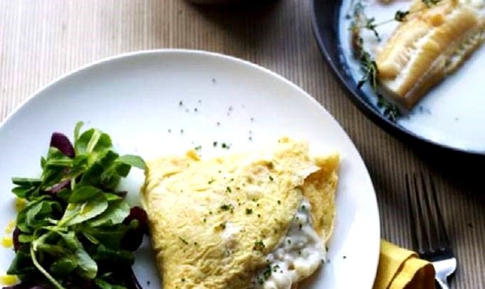 Омлет с копченой пикшей