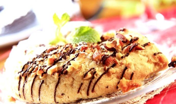 Миндальные пирожные с карамелью