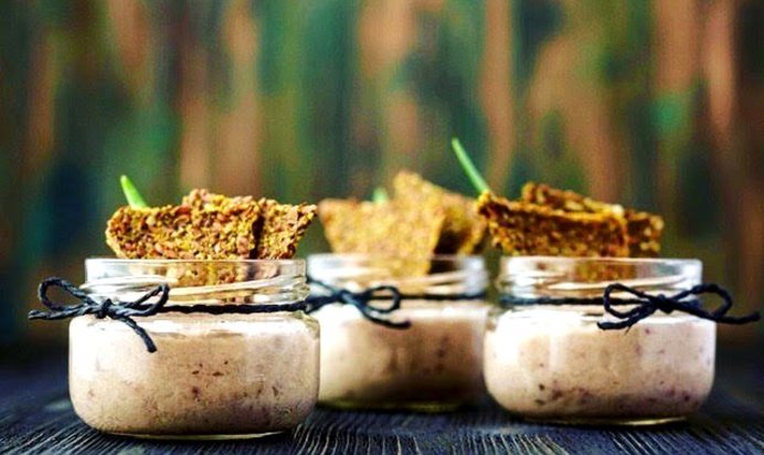 Форшмак с льняным хлебцем в баночке