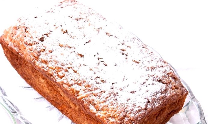 Кекс с кленовым сиропом и яблоками