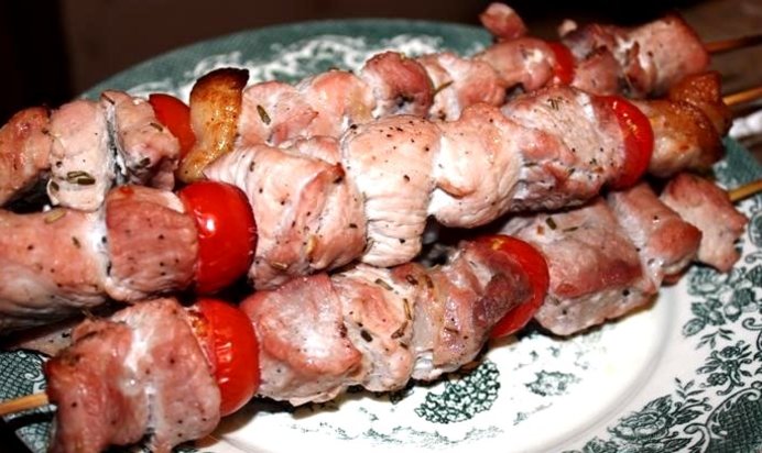 Шашлык из свинины на шпажках