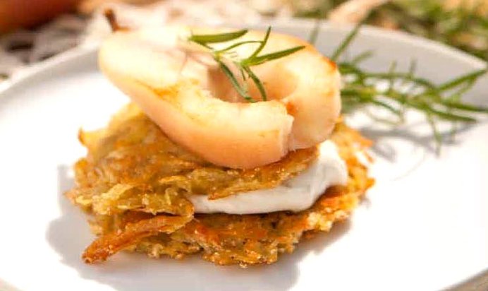 Картофельные оладьи с грушей