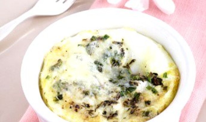 Горячая закуска из карамелизованного лука, рикотты и пармезана