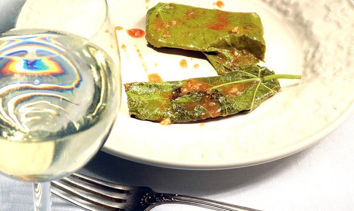 Сулугуни в виноградных листьях