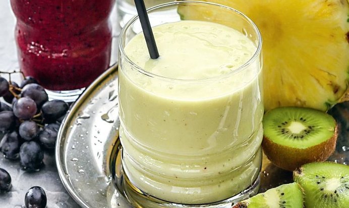 Смузи из авокадо и банана